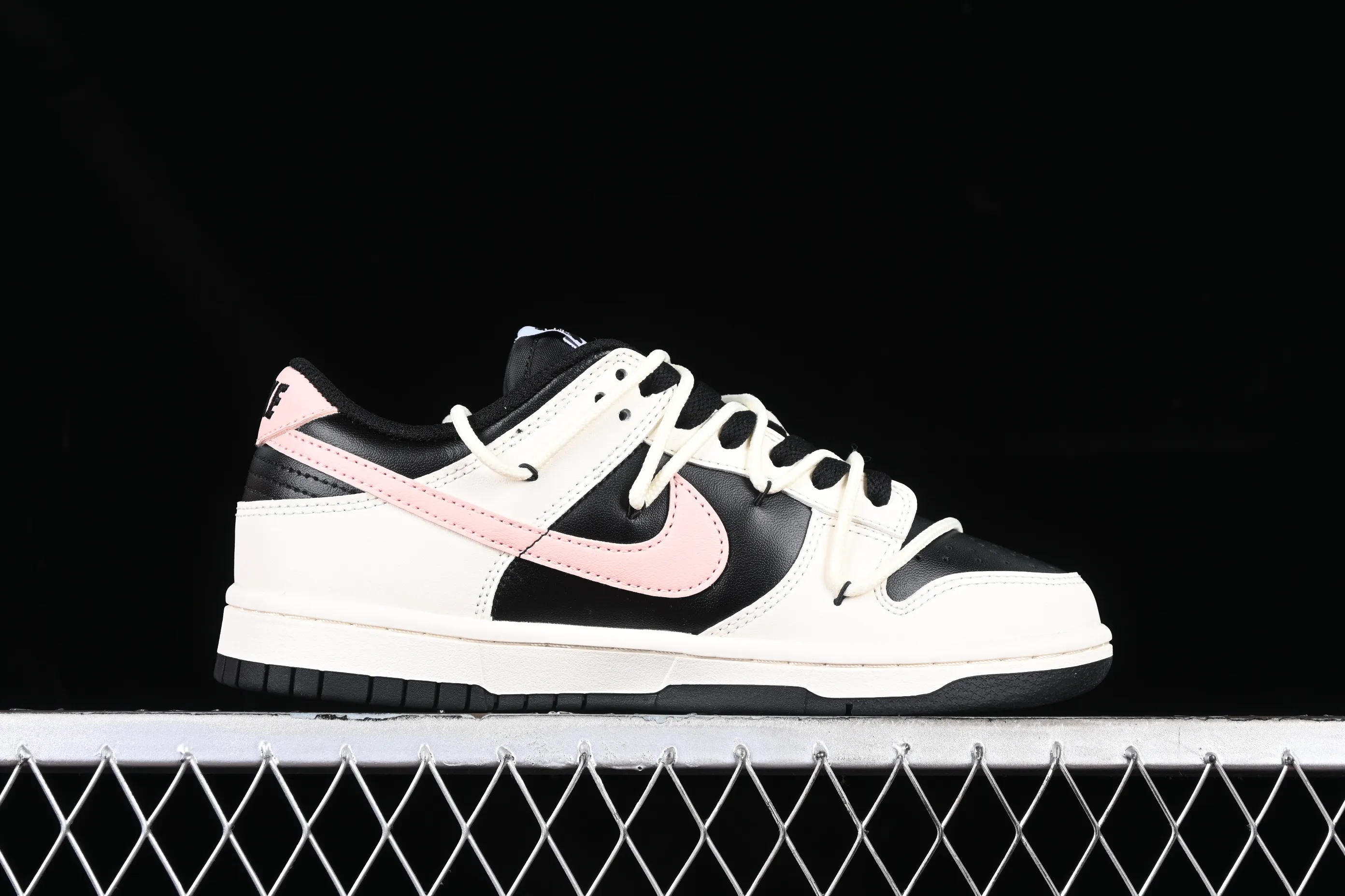 All Categories Nk SB Dunk Series Nk SB Dunk Low Low-top sneakers Nk Dunk Low Steam Puppet-Smoky Rose SB strap casual sneakers FD1232-001